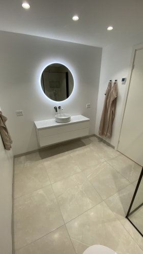 Moderne, nyt badeværelse i Nordsjælland